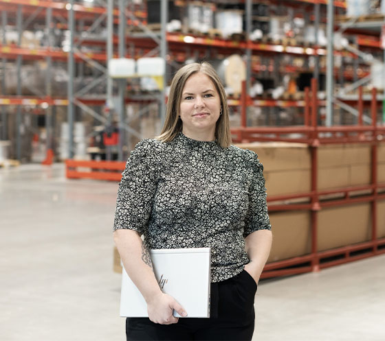 Emelie har en bakgrund på lagret