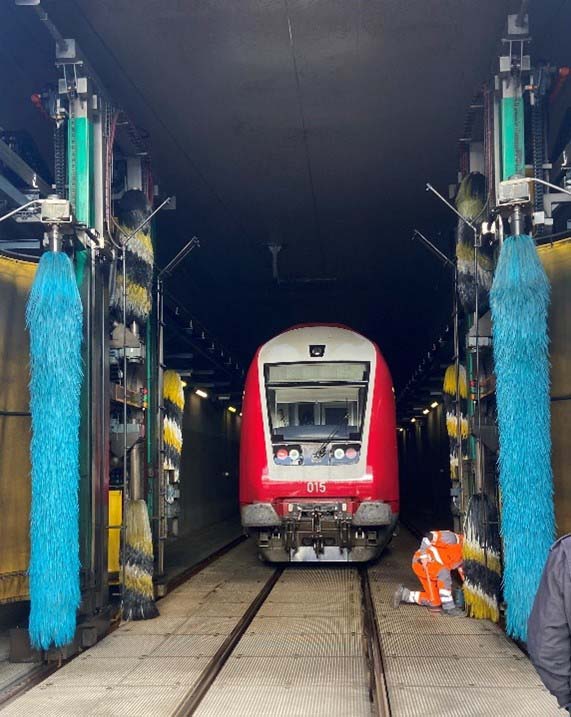 Tvätthall för tåg igus kabelkedja